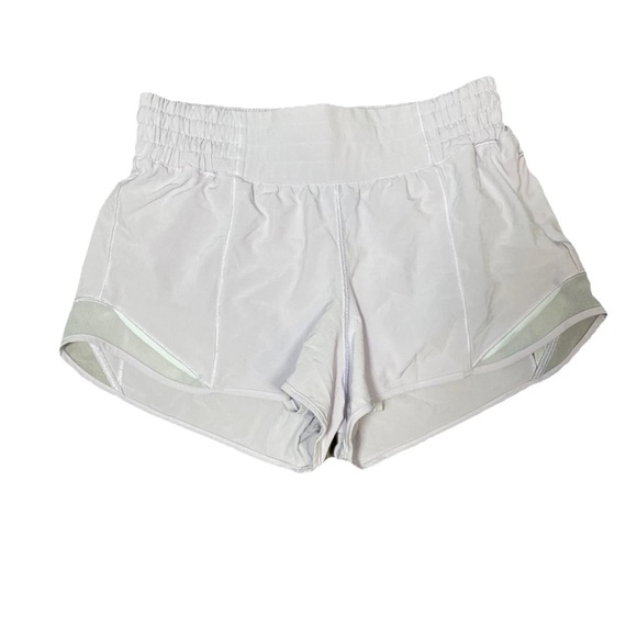 Lululemon low rise Hotty hot shorts 2.5 inches lined lavender frost Size 4 - Picture 1 of 5